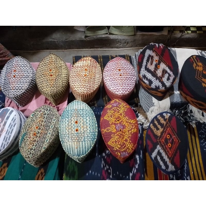 Peci tenun Lombok_Peci tenun blanket_songkok tenun-peci tenun