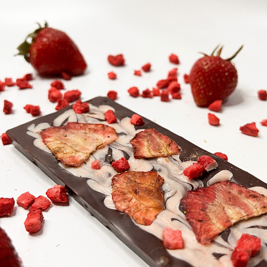 

Choco Berry | Clover - Cocoa Lover| Chocolate Bar | Dried Strawberry