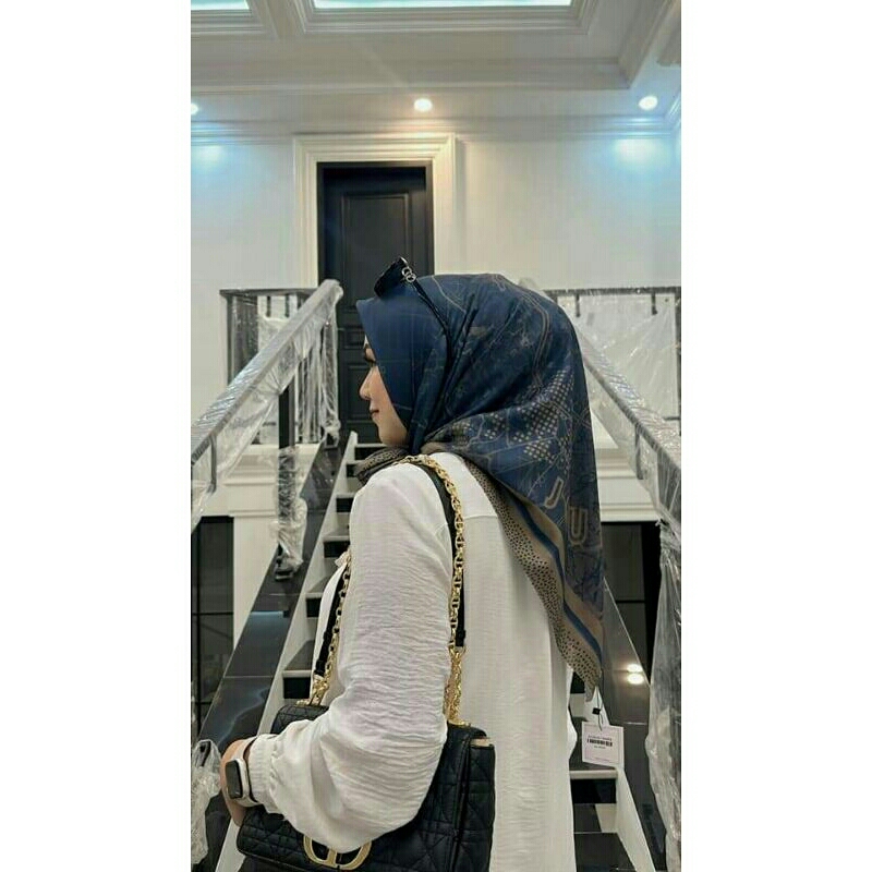 Voal Motif Journey / Segiempat Voal Motif ala Jouney Baniescoop Ivan Gunawan Korina Mandjha / voal M