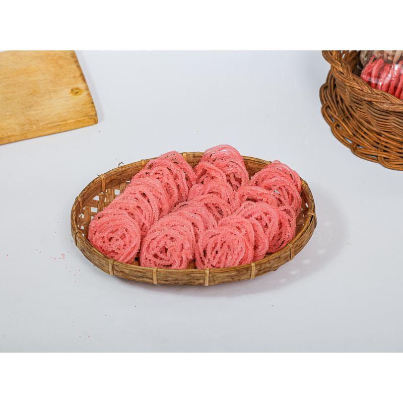 

kerupuk renggining terasi per/pcs