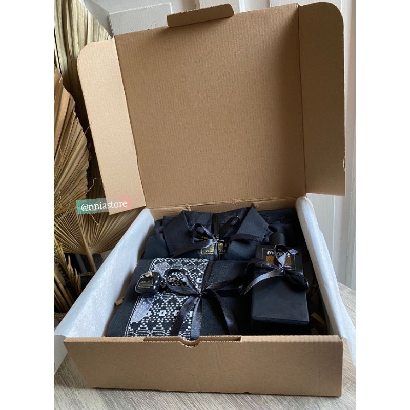 

HAMPERS GIFT BOX COWO| HADIAH ULANG TAHUN| HAMPERS COWO| KADO COWO| KADO PACAR| KOTAK KADO