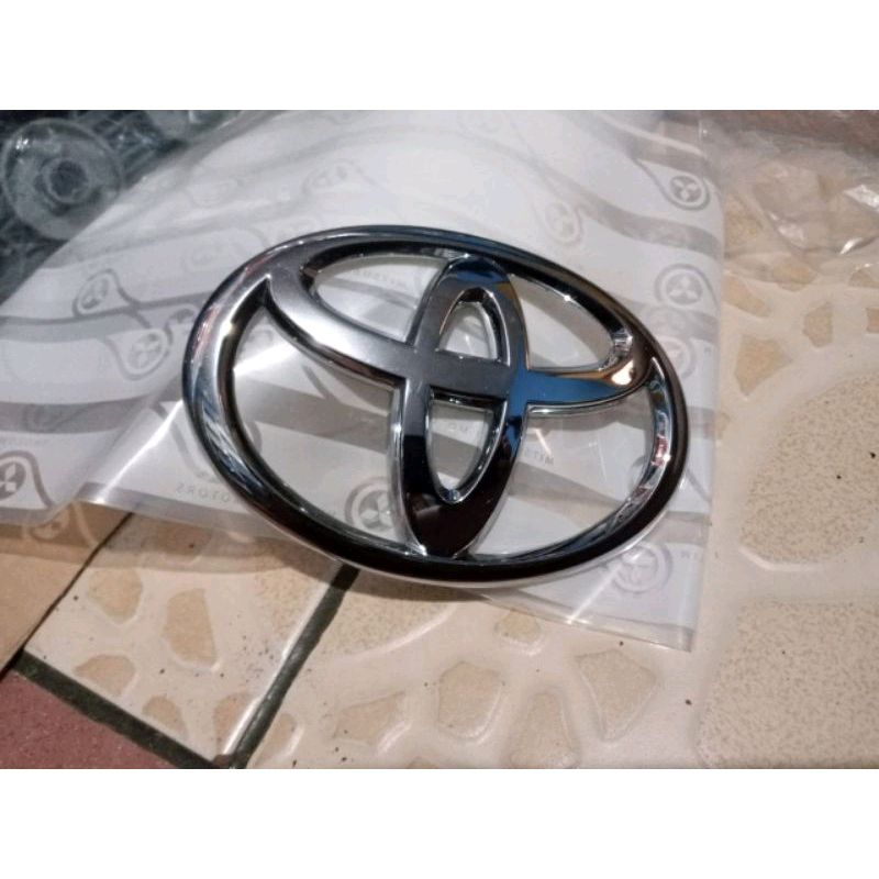 Logo depan toyota inova avanza