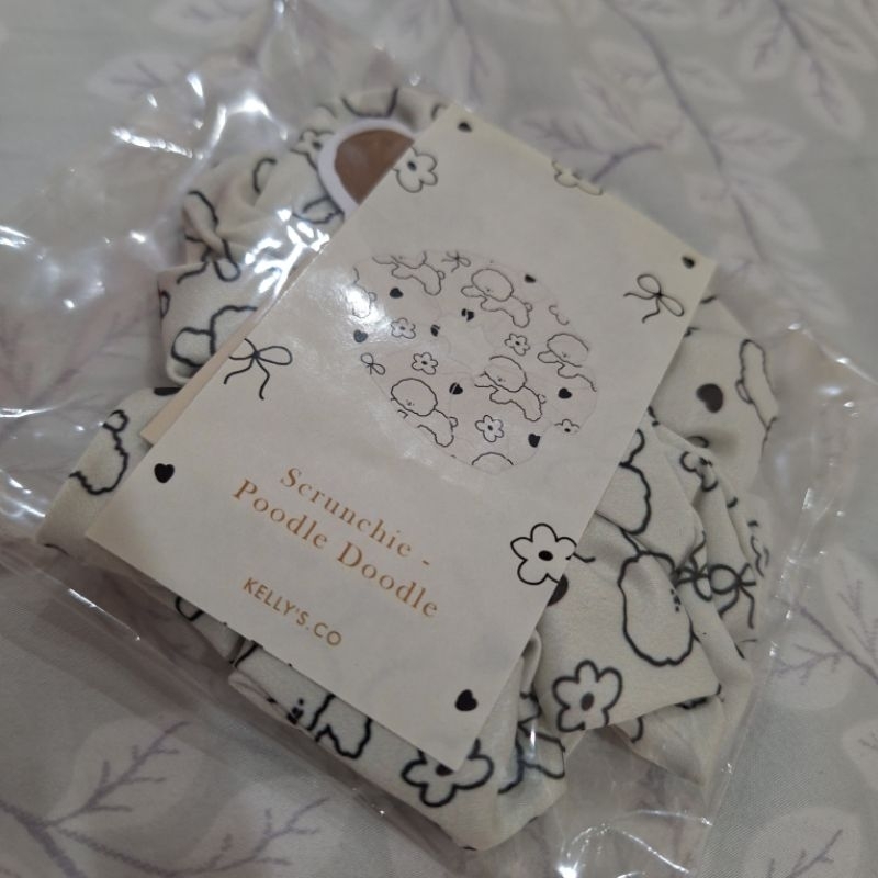 KELLY'S.CO scrunchie - poodle doodle