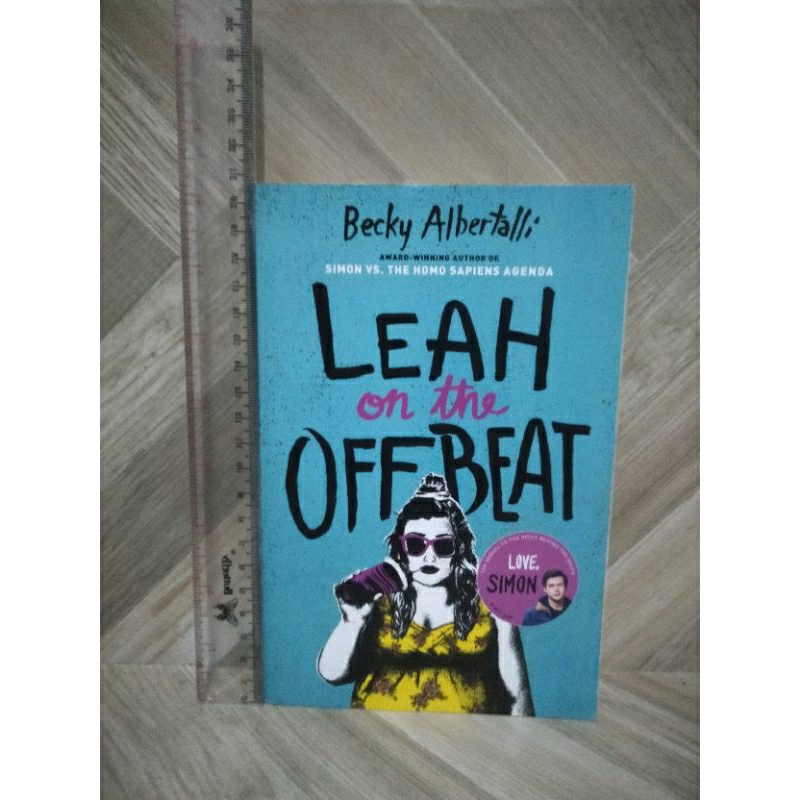 NOVEL ORIGINAL Leah On The Off Beat By Becky Albertalli INGGRIS