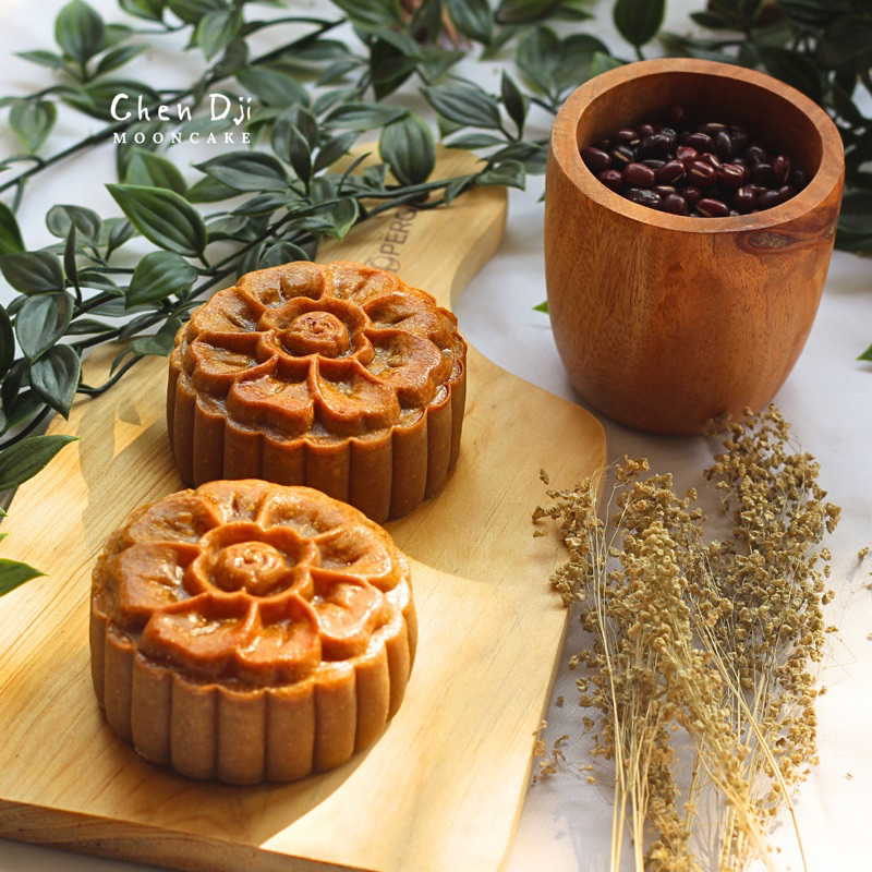 

Mooncake Tiong Ciu Pia Chen Dji. Homemade berat 130gr. Kue Bulan / Tiong Ciu Pia