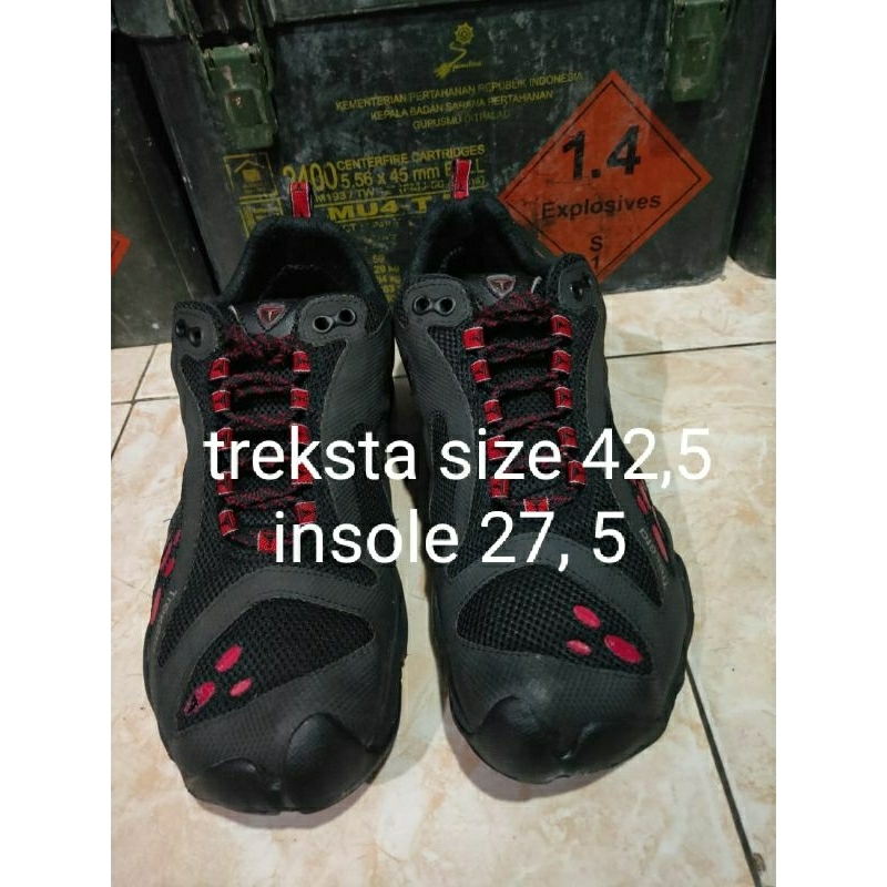 sepatu outdoor treksta