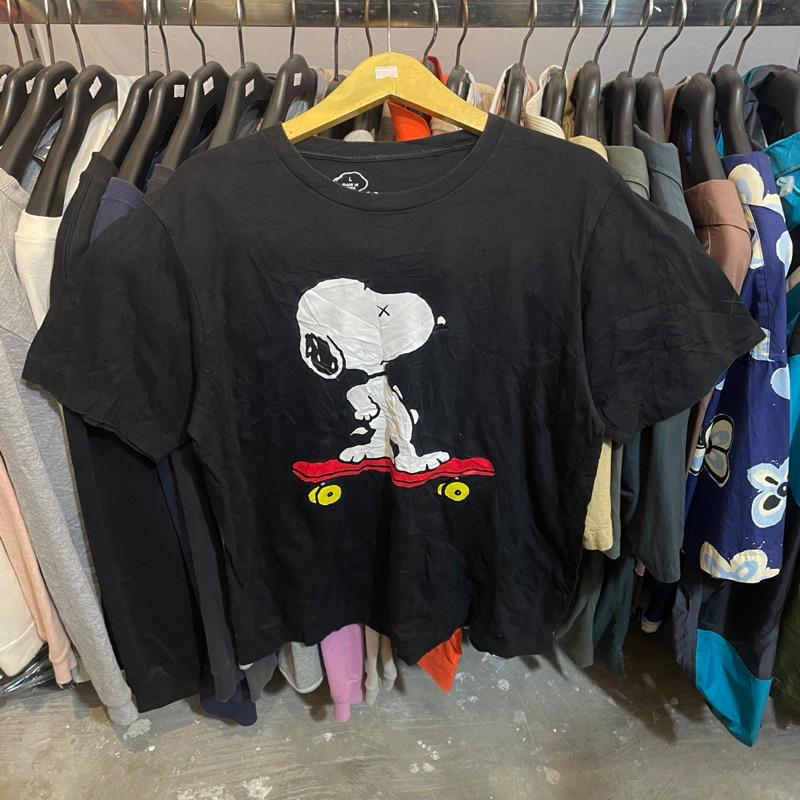 Tshirt Kaos Uniqlo x Kaws Peanuts Preloved Original