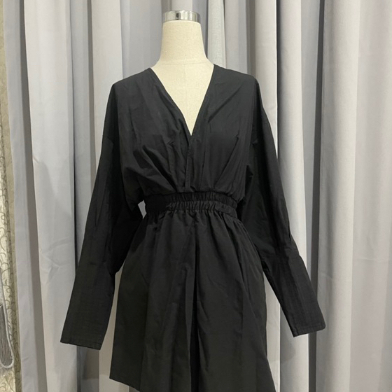 Dress hitam lengan panjang/dress pendek lengan panjang/Vneck dress hitam/ Dress V-neck wanita lengan