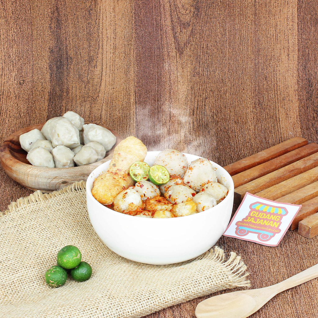 

Bakso Sapi Dengan Tahu Cuanki Dan Bustik