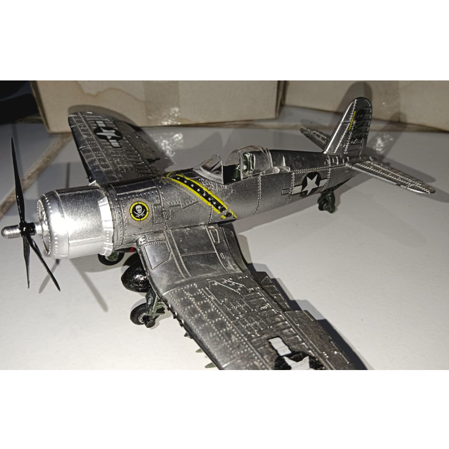 Pesawat Tempur WW2 F4U Fighter skala 1/48