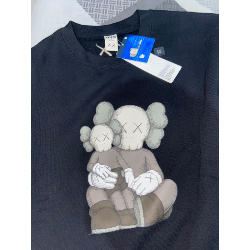 SWEATER UNIQLO X KAWS 2023 SZ M ORIGINAL 1000000%