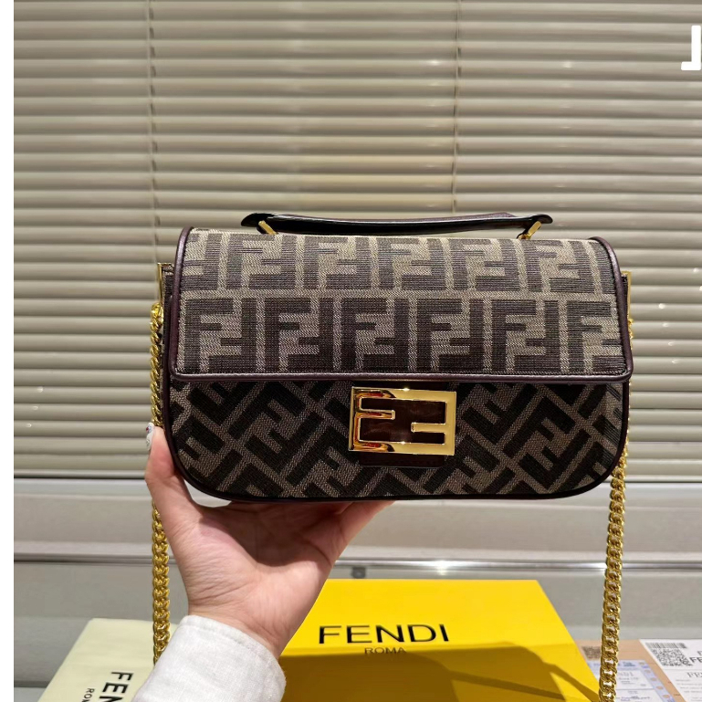 Original 2023 new Fendi Vintage baguette bag, armpit bag, fashion classic women's chain shoulder cro