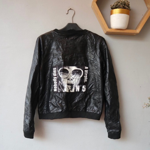 Jaket kulit cewek bomber faux gambar embos pl bekas preloved second