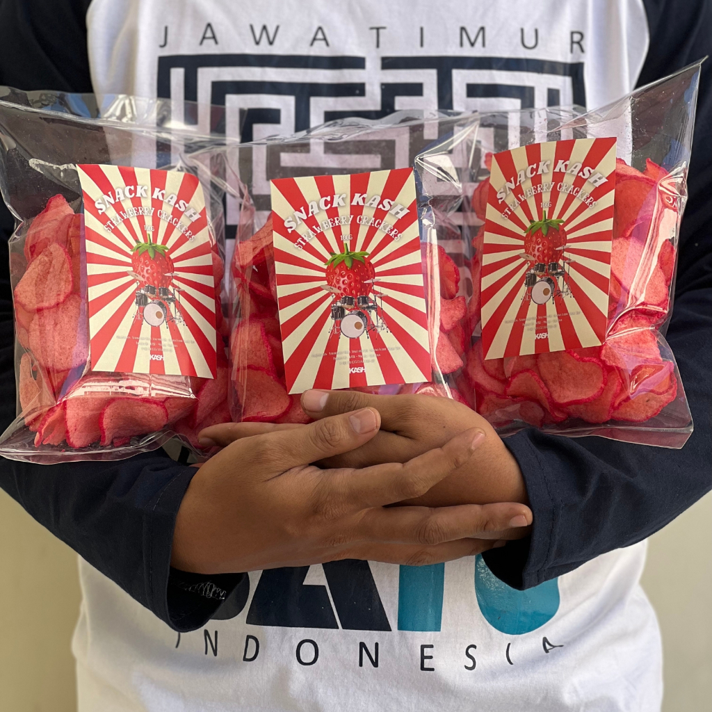 

Krupuk Buah Rasa Strawberry Oleh Oleh Khas Blitar