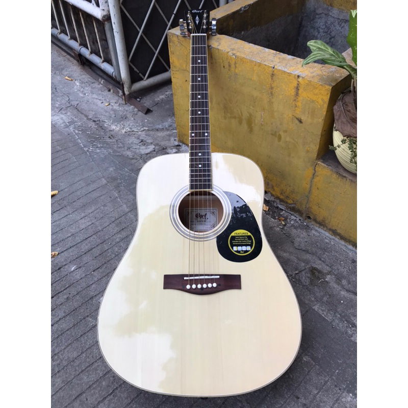 Gitar akustik Cort Custom