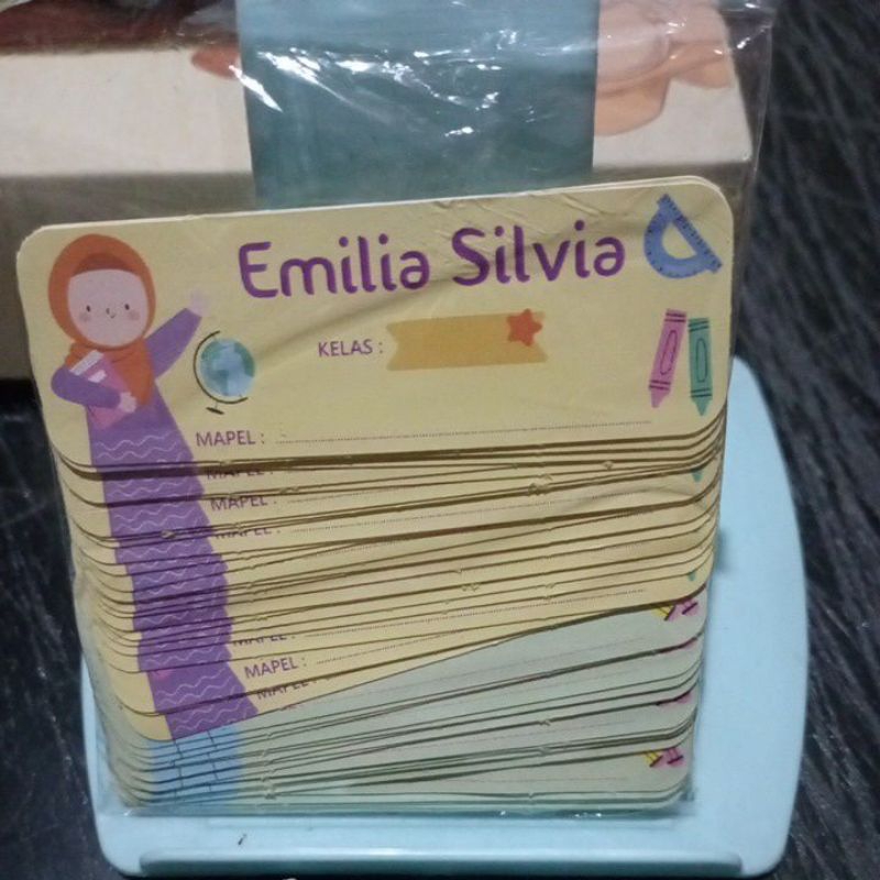 

Label nama Emilia Silvia