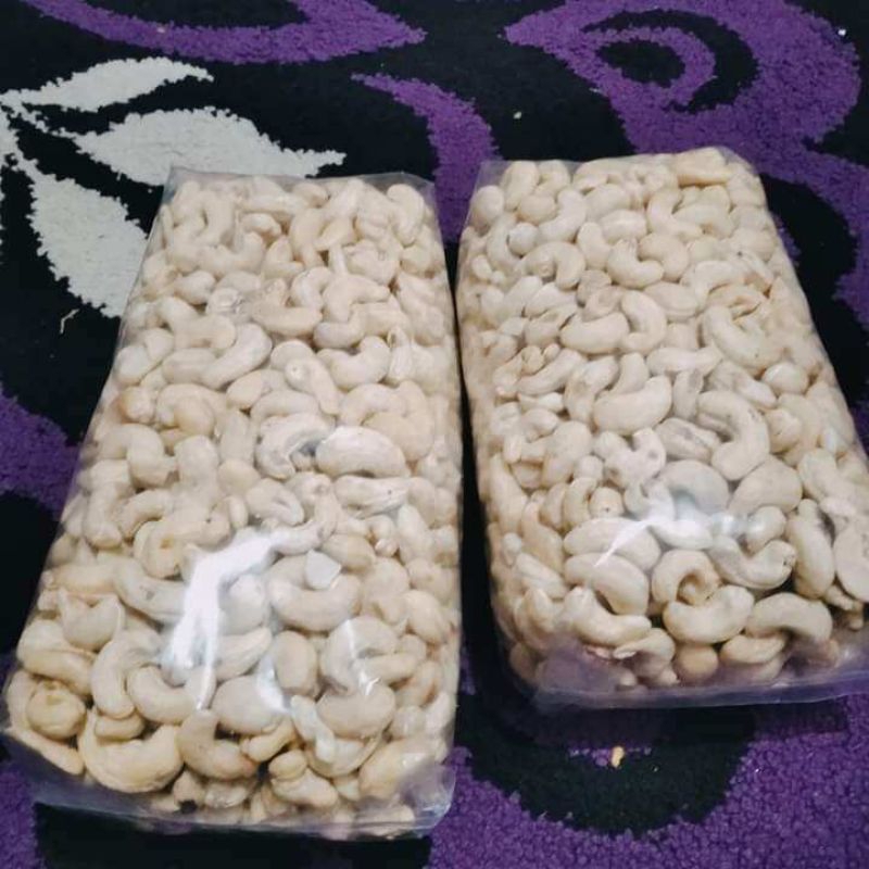 

Kacang Mede Mentah utuh 1kg