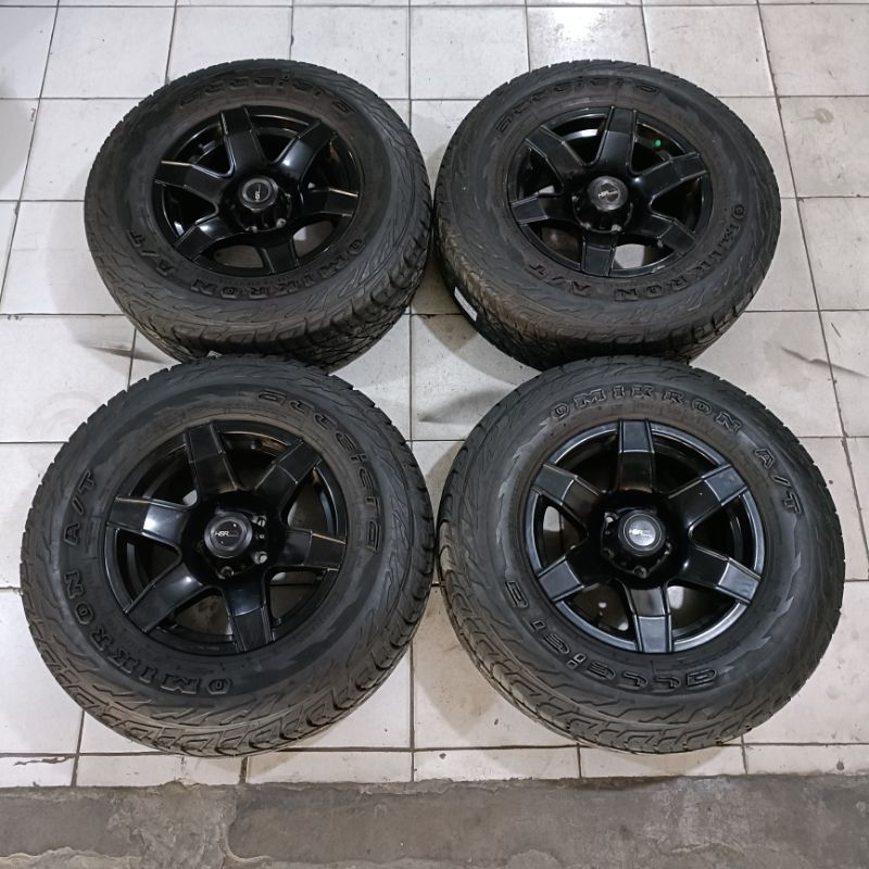 Velg Mobil Bekas SAVANA Ring 15 Baud 5x114.3 + Ban 235 75 R15