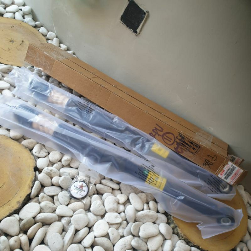 SHOCK BELAKANG SUZUKI ERTIGA SHOCKBREAKER BELAKANG ERTIGA ORIGINAL