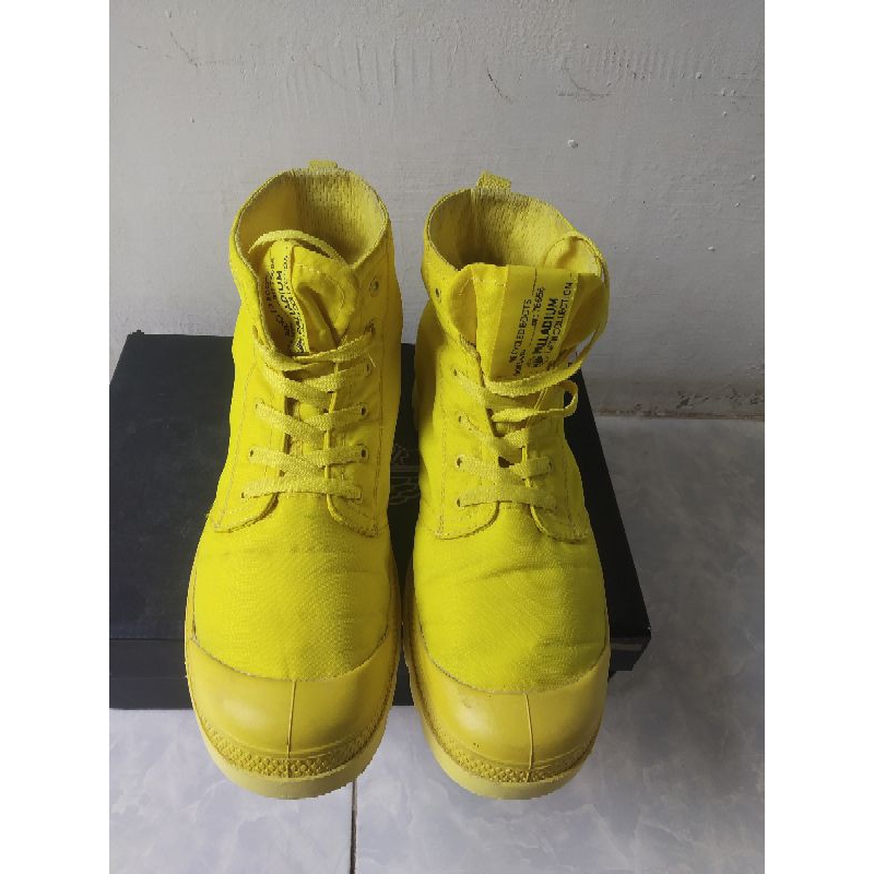 Sepatu Palladium Pria