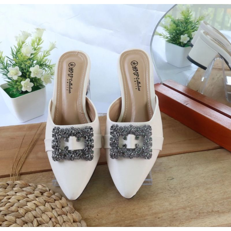 Sepatu Hak Wanita Putih uk 40
