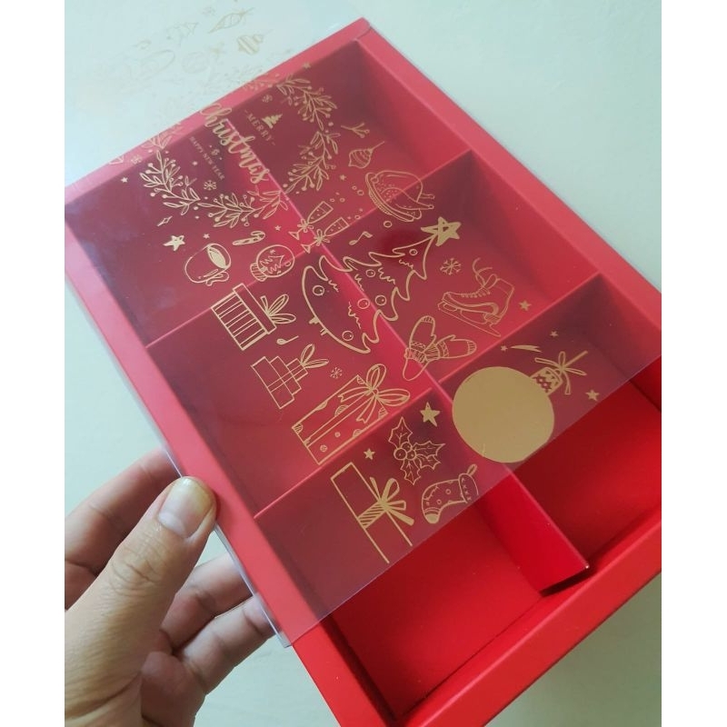 

Dus mika natal Sekat 6 uk. 7.5x7.5x4.5 cm " VARIAN WARNA " (1 pack isi 5 pcs)