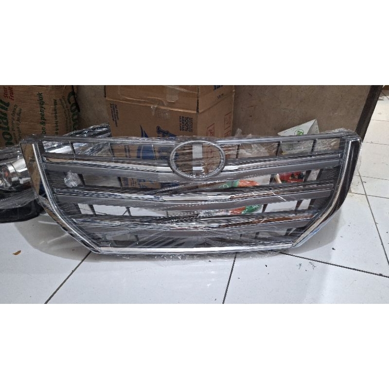 Grill Innova Barong 2014 - 2015