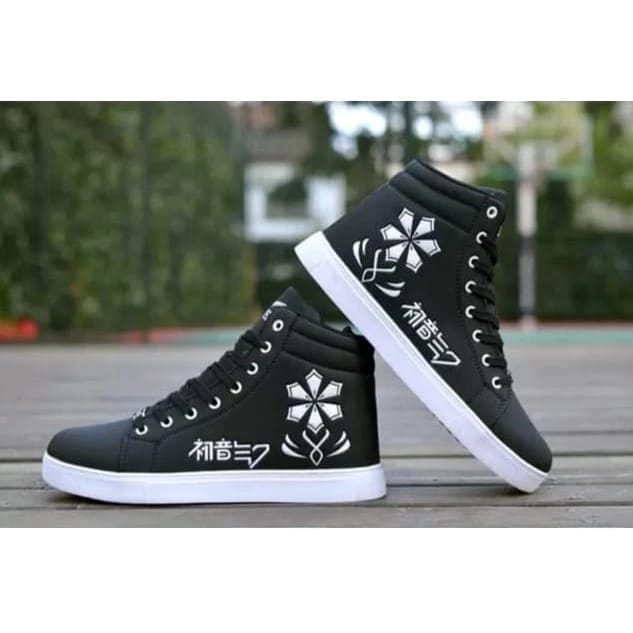 WAJIB PUNYA SEPATU PRIA BOOT KOREA DAN BOOT BENDERA WARNA PUTIH DAN HITAM