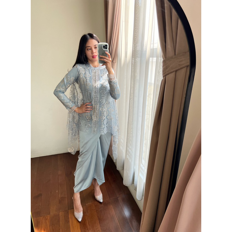 amrthelabel / aurora hijab / ice blue