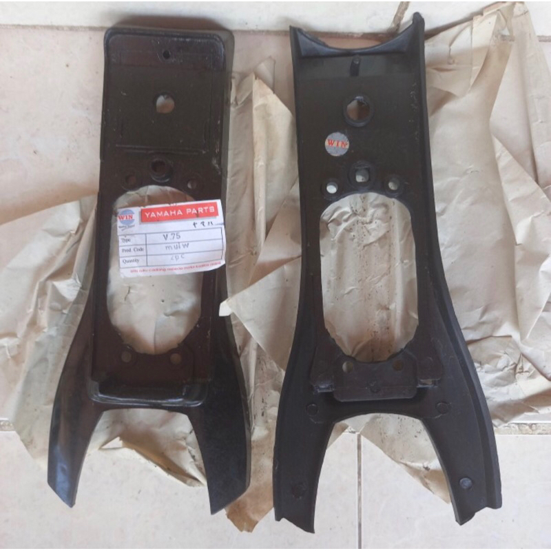 Panel Lampu Senja Depan Yamaha V75 warna Hitam