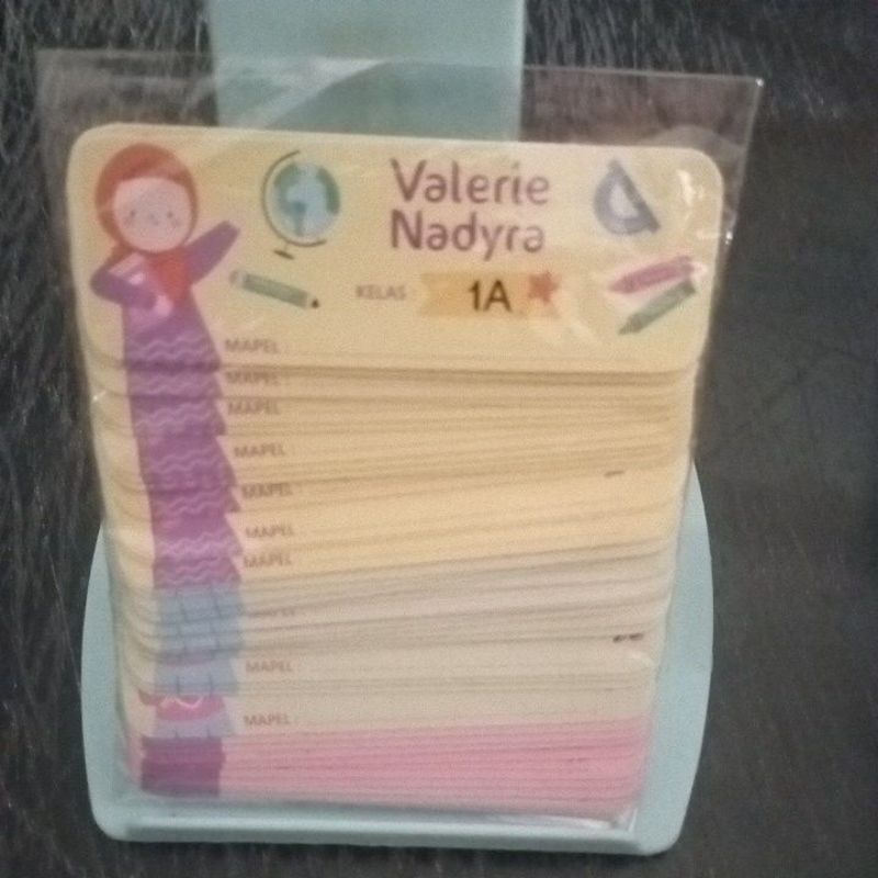 

Label nama Valerie Nadyra