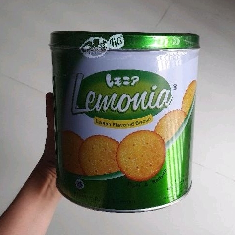 

Nissin Lemonia biskuit rasa LEMON Tin kaleng 700gr