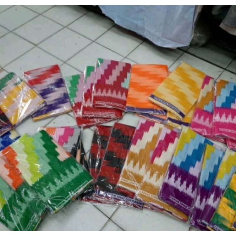 Kain corak insang khas pontianak / kain corak insang / corak insang / sarung pontianak / kain melayu