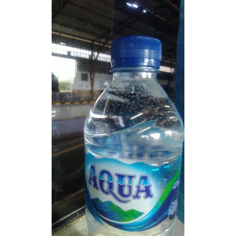 

Aqua botol sedang