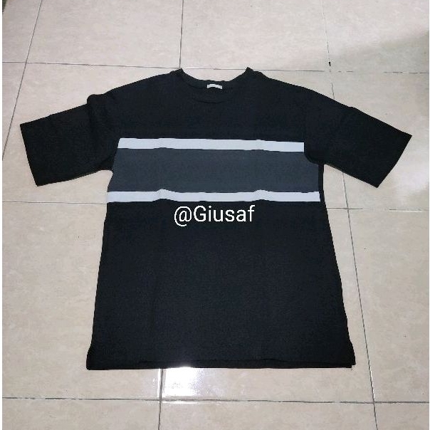 L | Kaos/T-Shirt Oversize GU by Uniqlo Polos Kombinasi Black Grey White