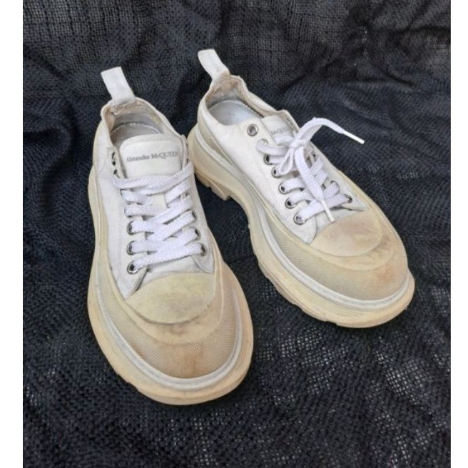 Sneakers Sepatu Alexander McQueen Triple White size 42 preloved second