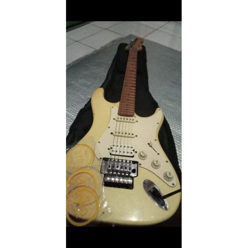 Gitar Elektrik Fender Stratocaster Made in USA Thaun 1992