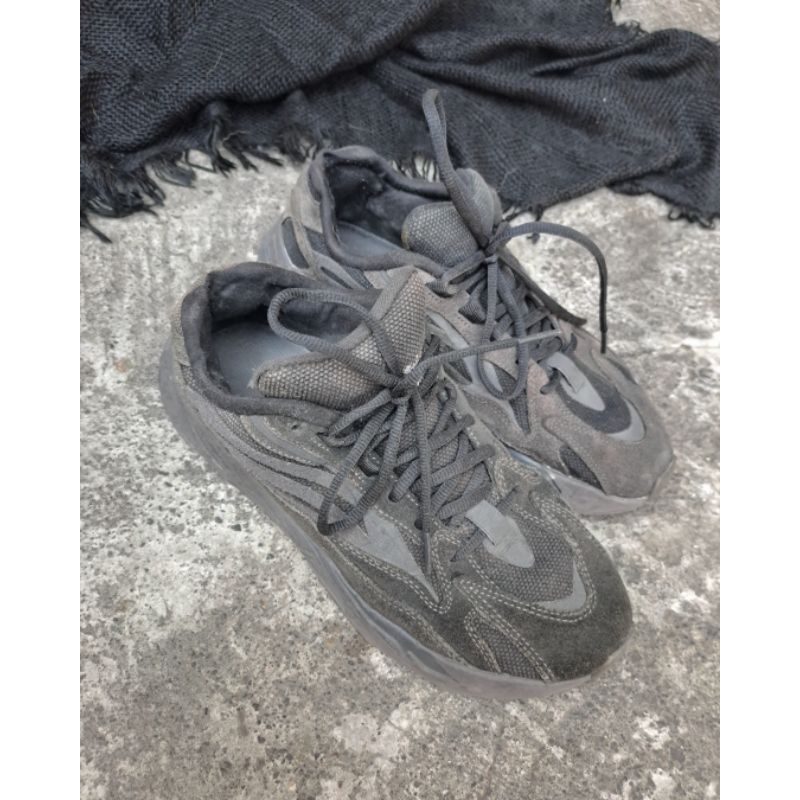 Sneakers adidas Yeezy size 43 preloved second