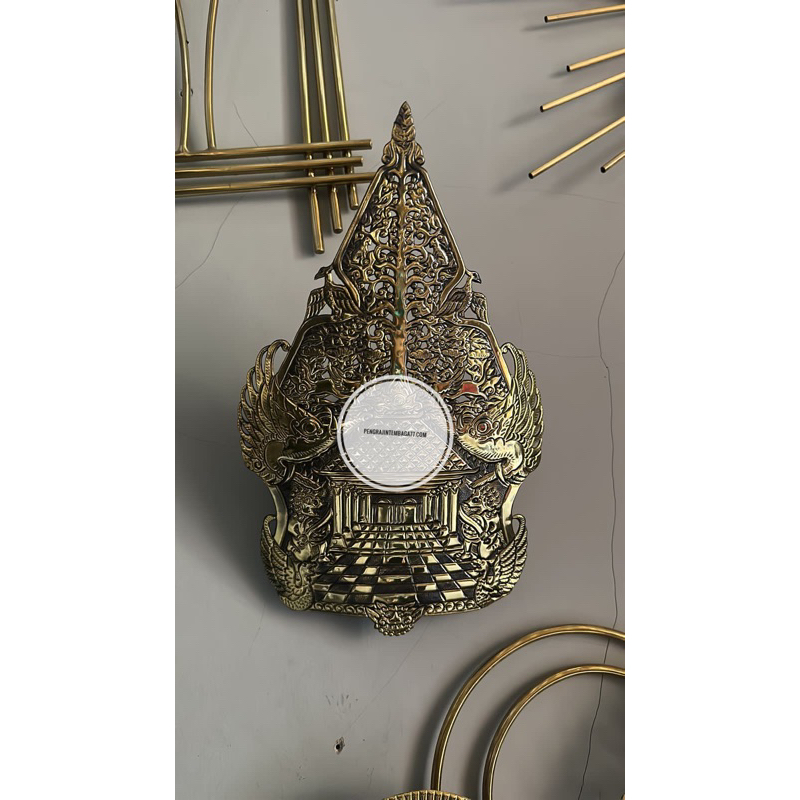 gunungan wayang kuningan/blencong