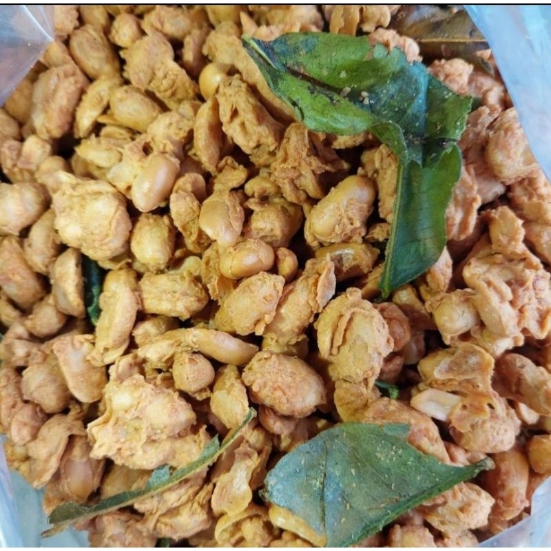 

KACANG THAILAND RENYAH PEDAS 250GR /PEDAS DAUN JERUK/MURAH KRISPY