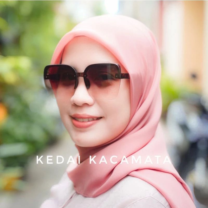 KACAMATA GAYA WANITA TRENDY/KACAMATA MODEL TERBARU
