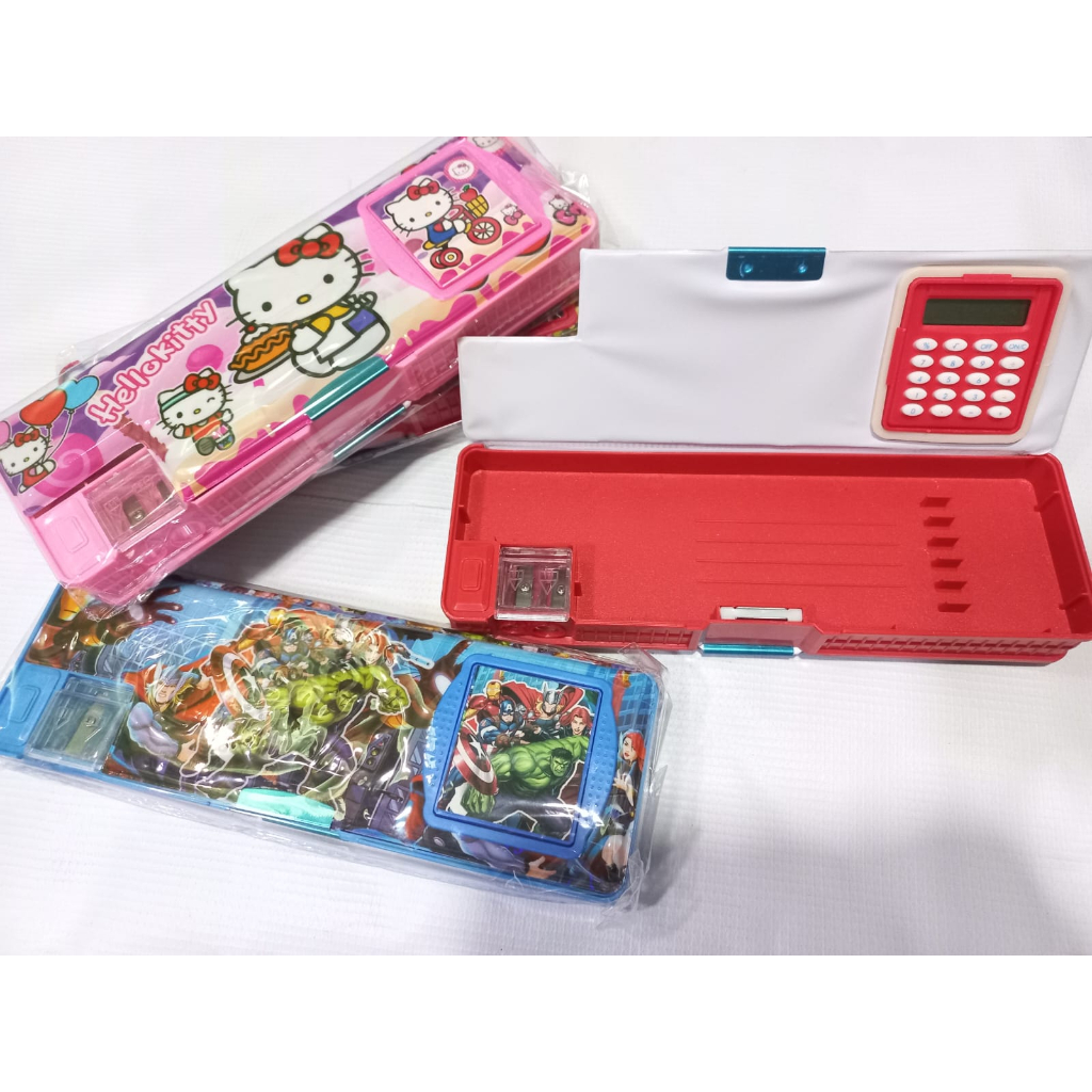 

PROMO KOTAK PENSIL MAGNET TERSEDIA KALKULATOR MOTIF DAN WARNA RANDOM