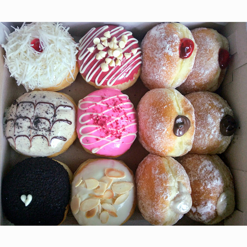 

Donat Aca isi 12 topping campur emput dan lembut