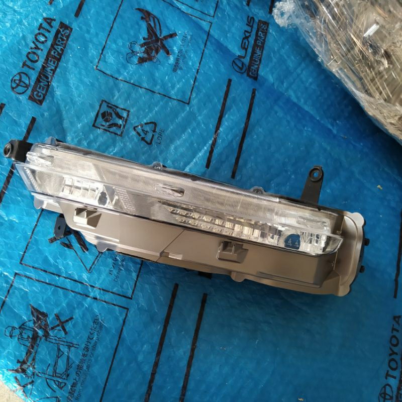 Lampu sein toyota fortuner vrz 2021 2022 original