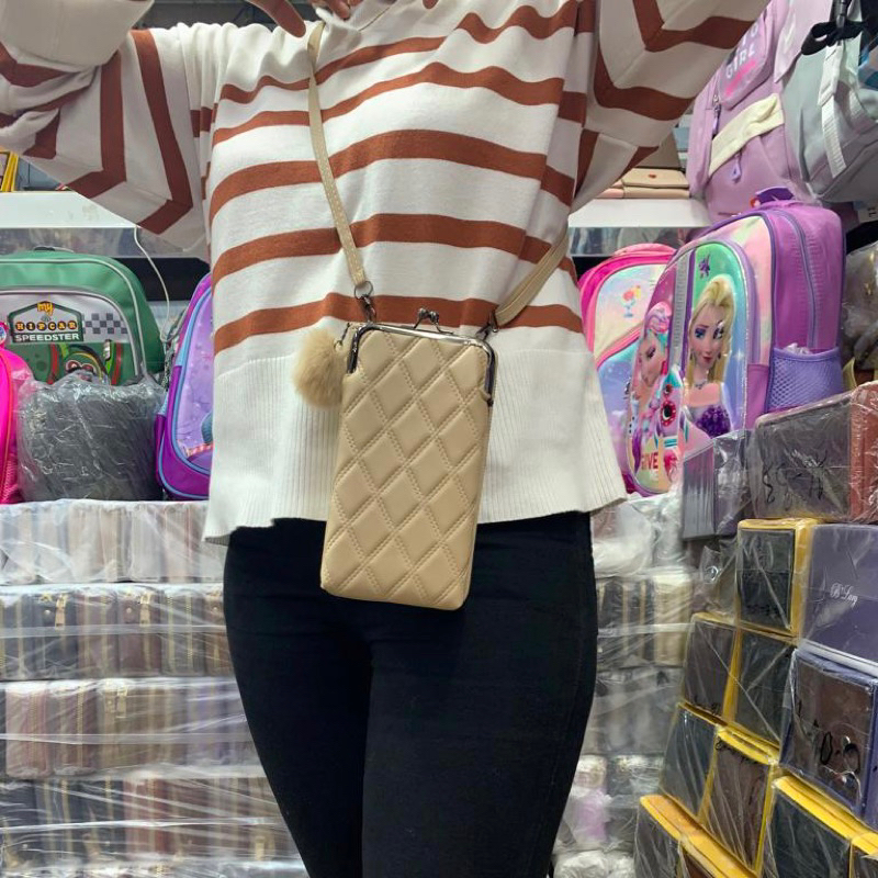 Tas hp behel hitam pompom wanita model simple