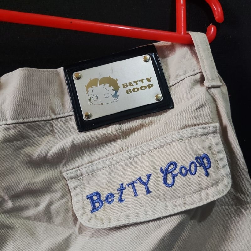 Celana pendek cargo betty boop