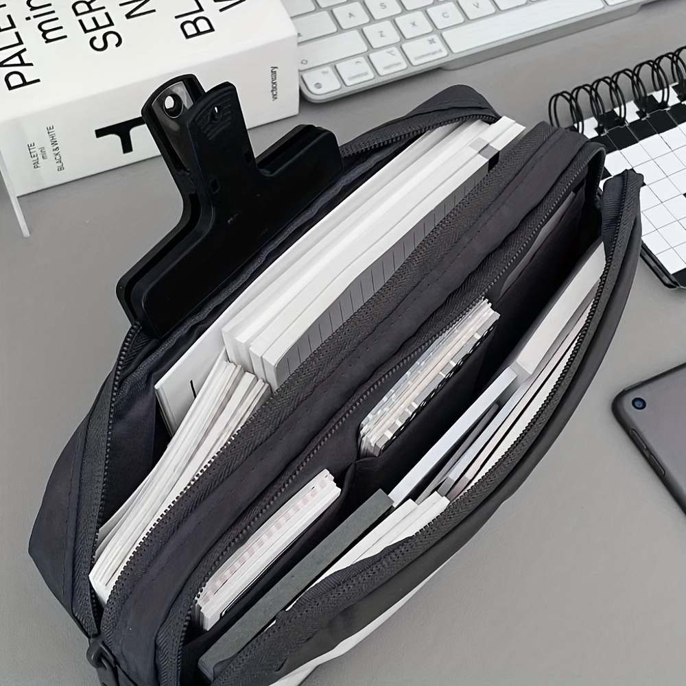 

Kotak Pensil Hitam Matte Multilapis Kapasitas Besar Tas Pena Frosting Ritsleting Ganda Transparan