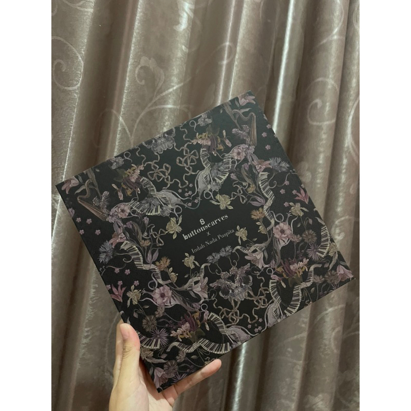 

Kotak/Box Buttonscarves x Indah Nada Puspita