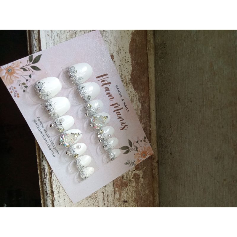 nailart putih / nailart silver / nailart Glitter / kuku palsu putih / kuku palsu glitter / kuku pals