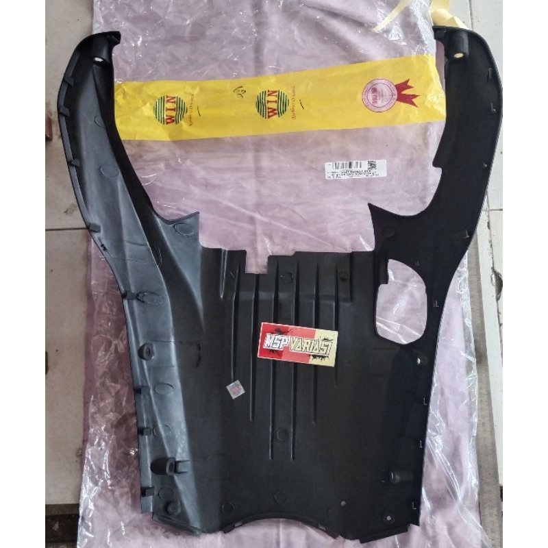 64340-KVY-700 Cover Body Under (Bawah) / Footrest Bawah Honda Beat Karbu (WIN)